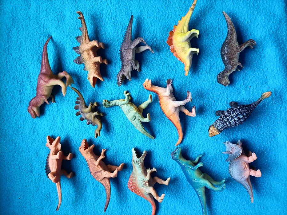 Lote de 14 dinossauros