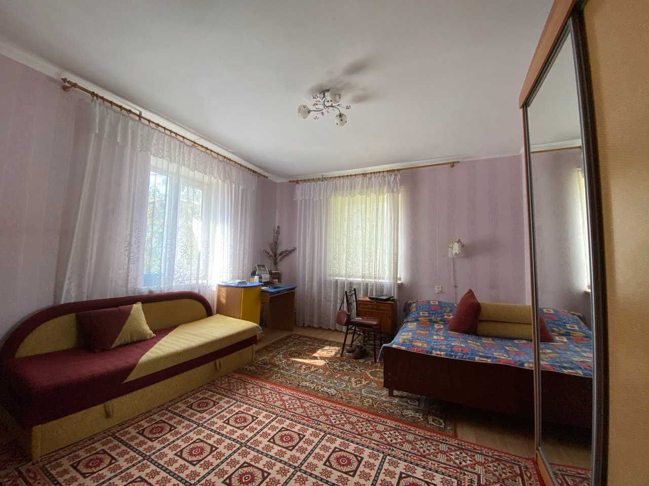 Продам 2х этажный дом Великий Дальник, центр