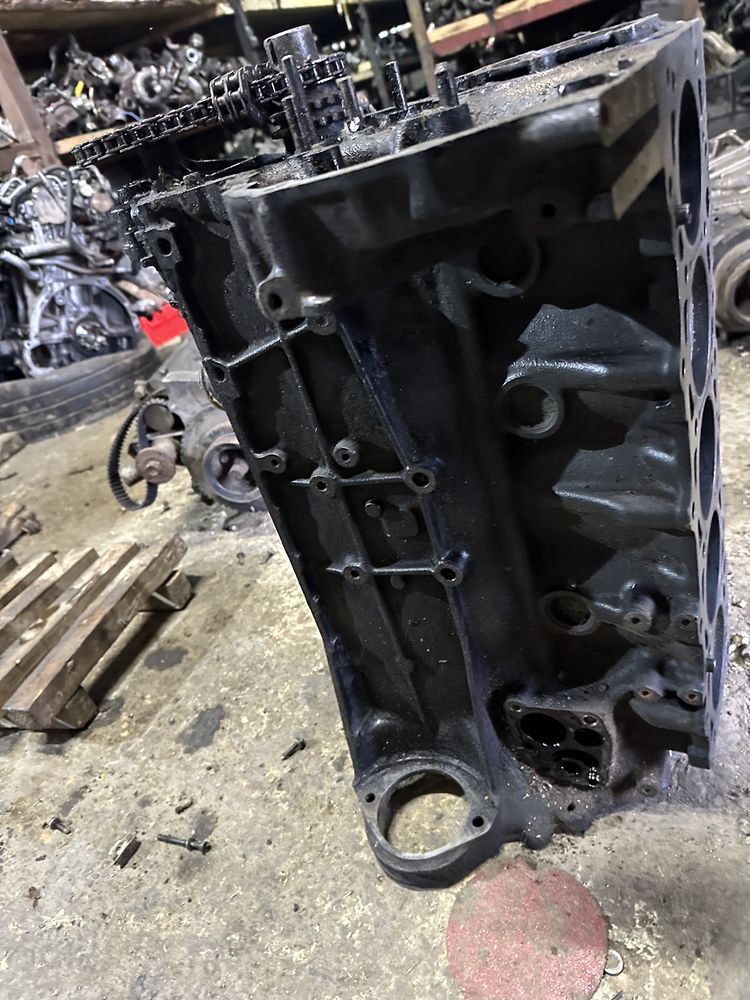 Блок циліндрів поршень колінвал взборі Mercedes w190 2.5d 602.911