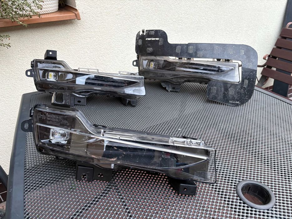 Протитуманна фара права Tesla model y Model 3 Up-Level