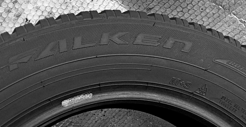 Шини Б/в 215.65.17 пара Falken 7мм