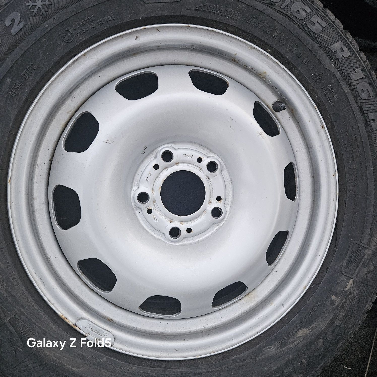 Koła zimowe 215/65/16 Dacia Duster Vivaro Trafic 5x114,3  8mm-7mm ET50