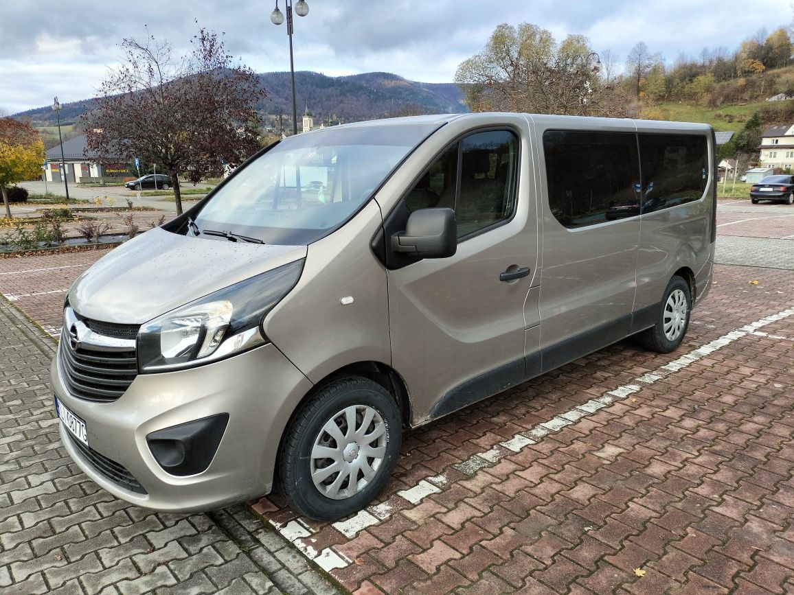 Wynajem bus Opel Vivaro Long 9 osobowy