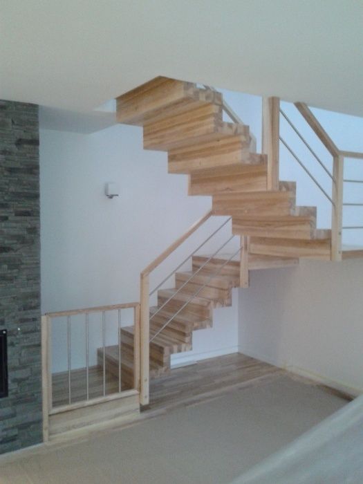 Schody dywanowe ,samonośne z drewena