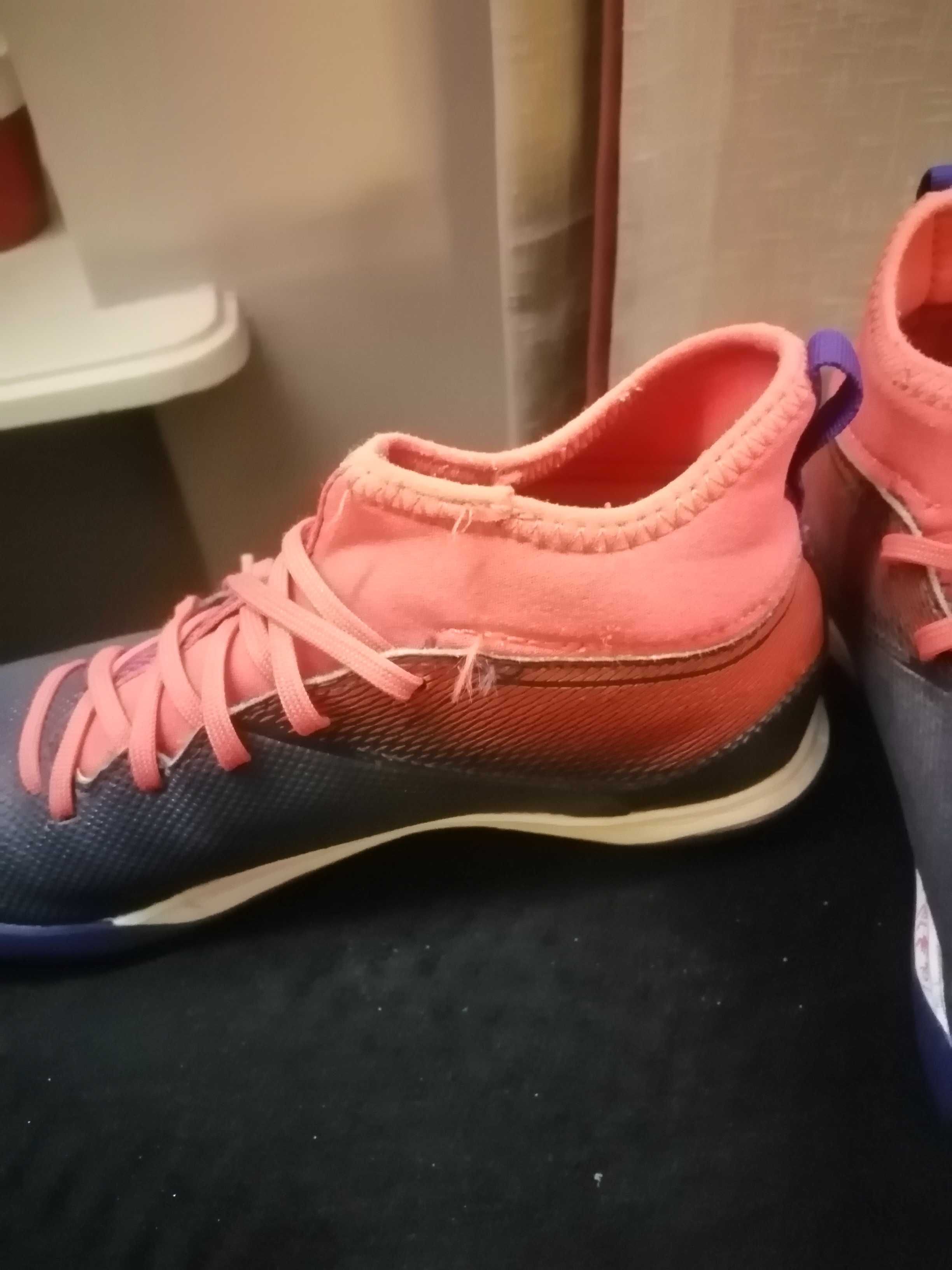 Buty sportowe halówki (śnieżynki)