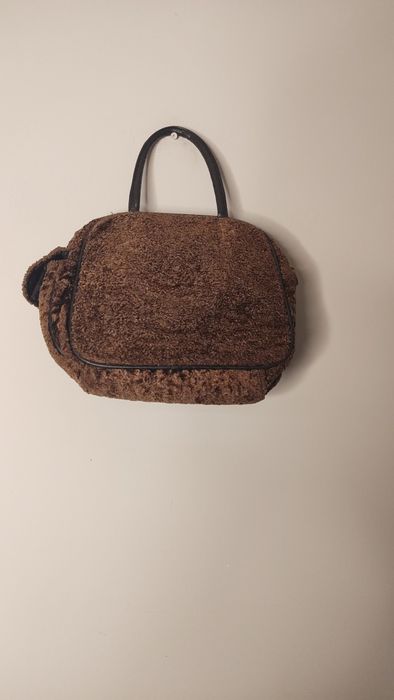 Polecam piękna torebkę pluszowa koloru brązowego