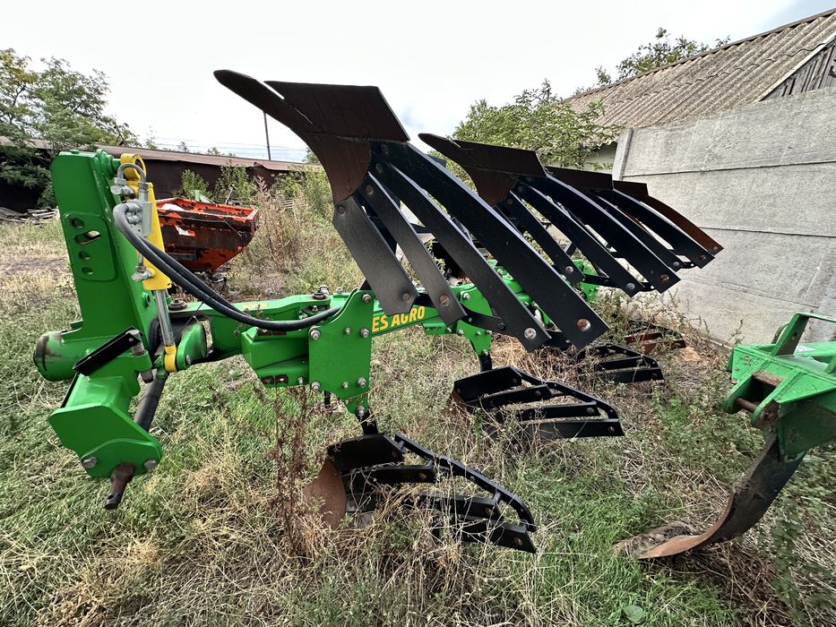 ТОРГ Плуг Велес Агро обертовий навісний 3+1