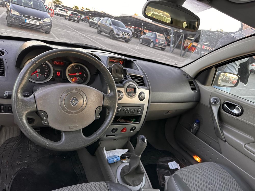 Megane completa valor 2.300 €