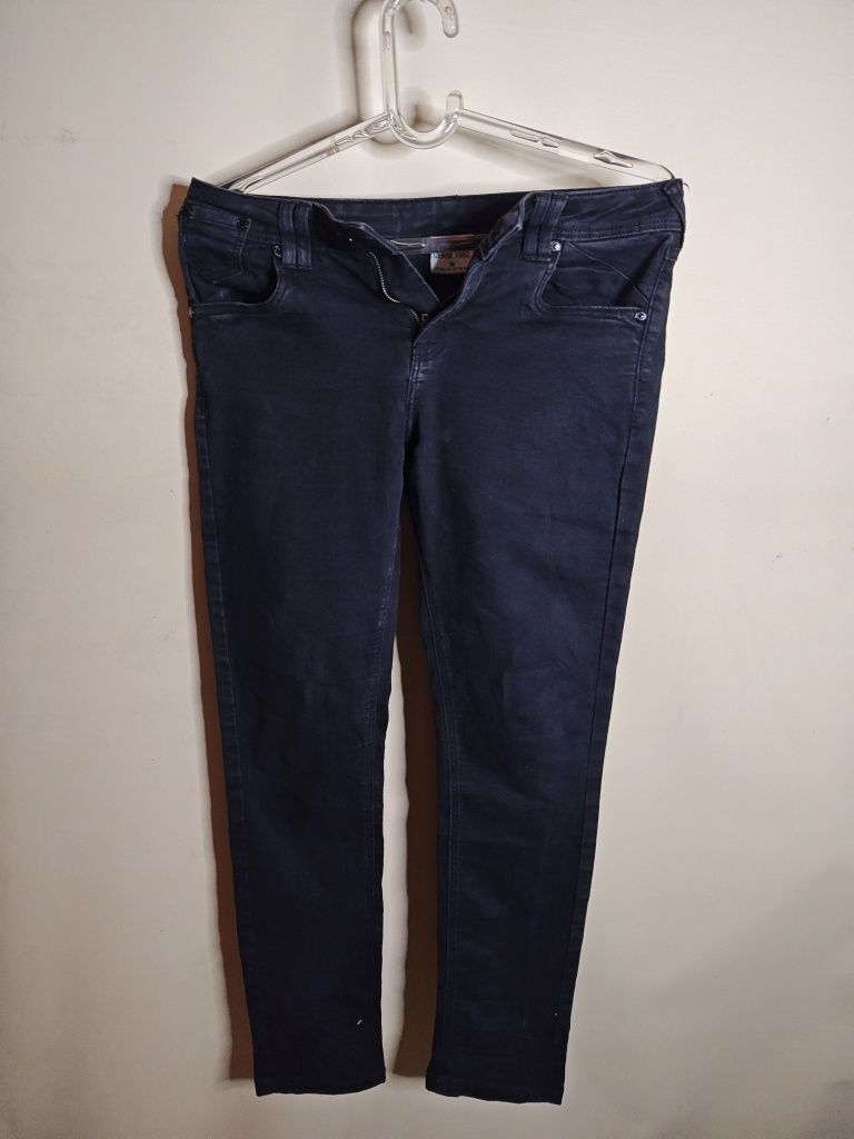 Czarne spodnie jeansy rurki Denim 1982 roz. 38 / M