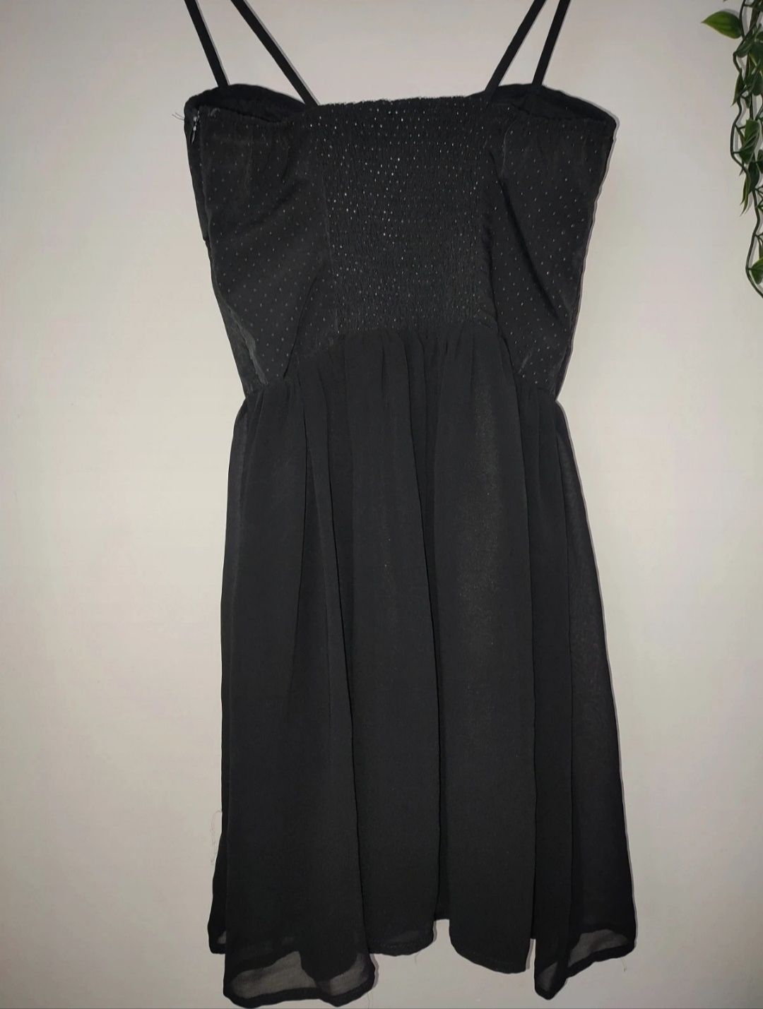 Piękna czarna sukienka z tiulem Bershka rozmiar M