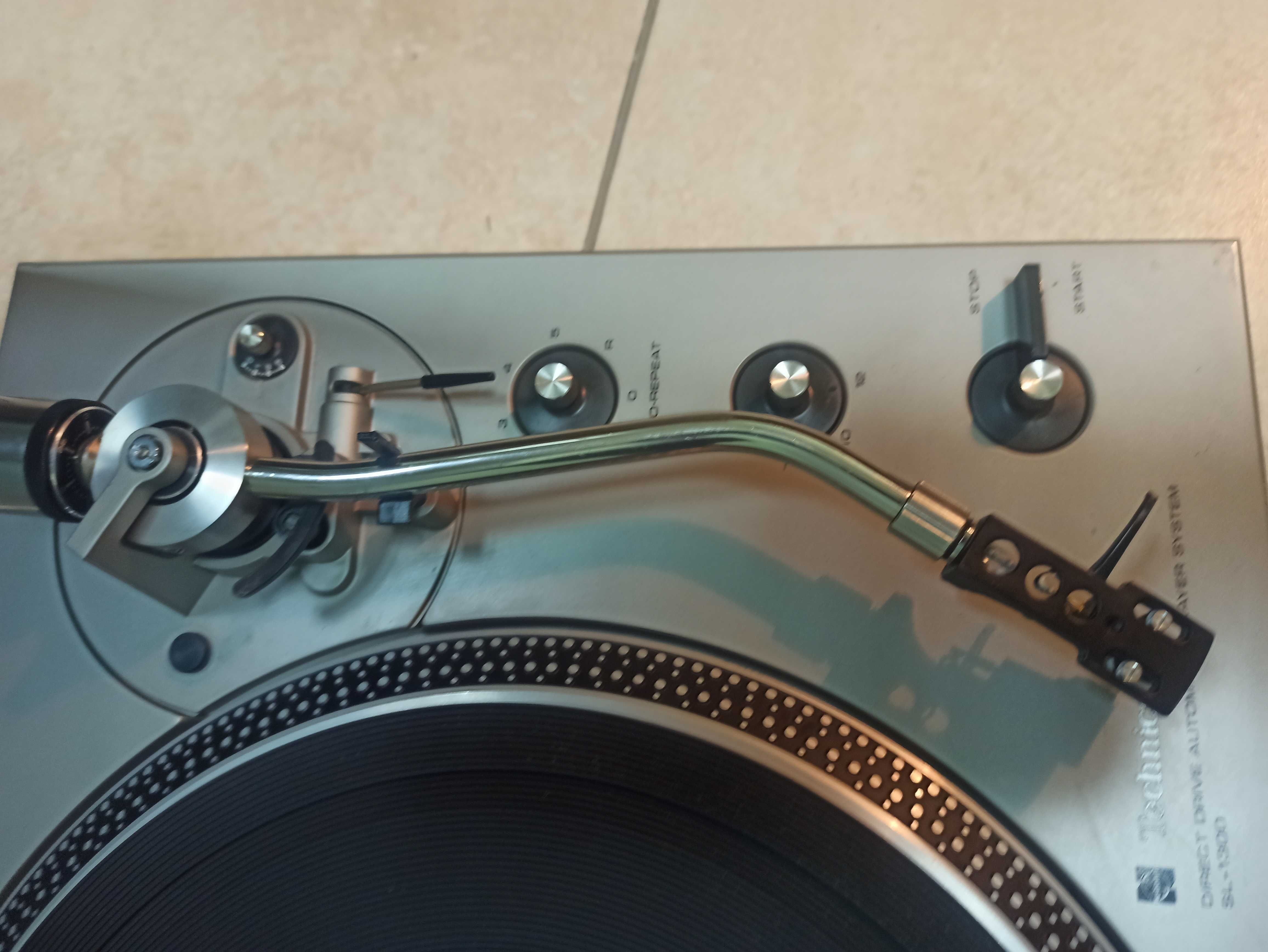 Програвач платівок Technics sl-1300