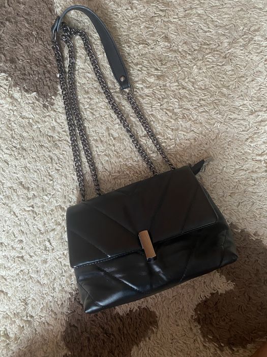 Продам сумку , стан хороший , є маленький дефект якого майже не видно!