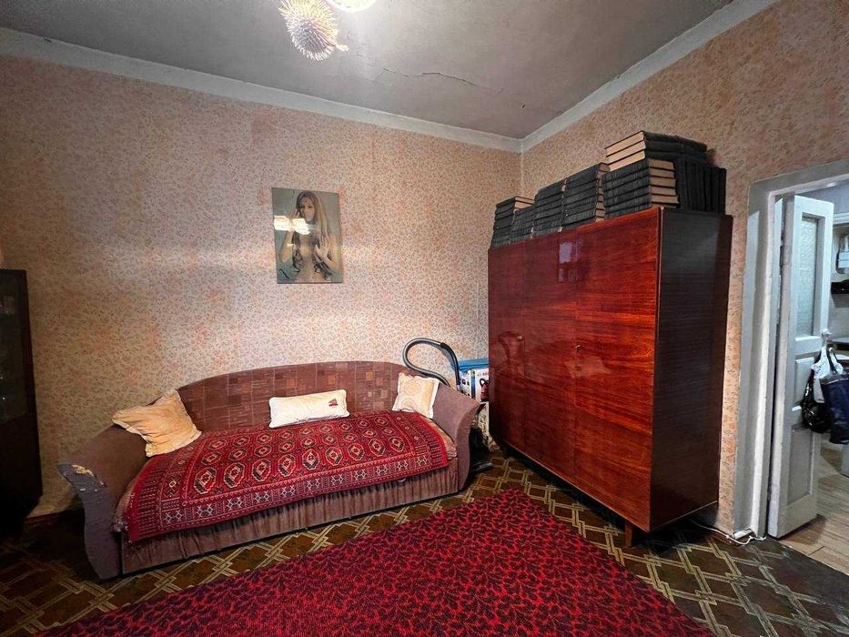 Продаж трьохкімнатної квартири в центрі міста