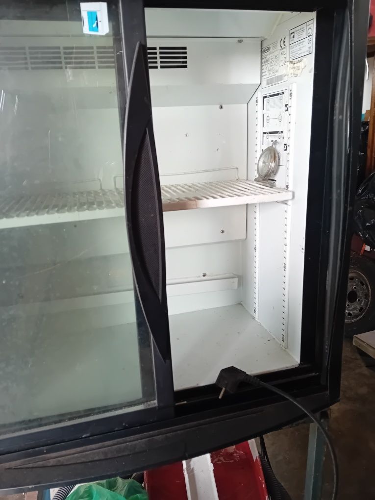 Vitrine expositora com 2 portas de correr