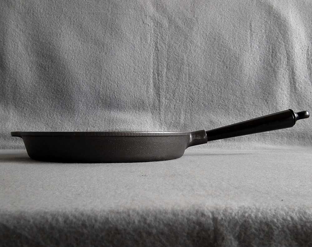 Szwedzka grillowa patelnia żeliwna SKEPPSHULT  28 cm, do indukcji