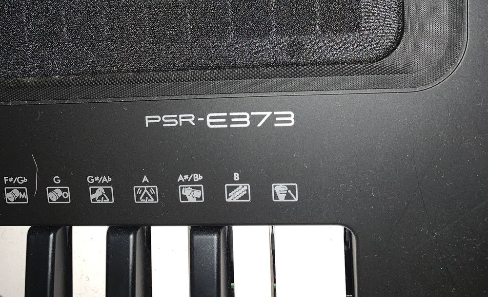 Teclado Yamaha com pés e banco