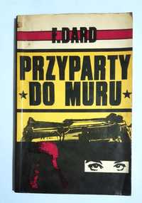 Przyparty do muru dard