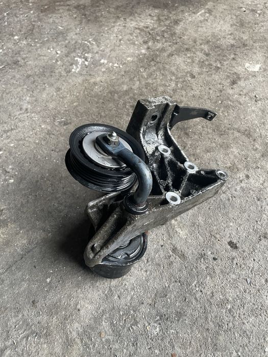 Натяжний механізм (натяжитель) ремня генератора Volkswagen t4 2.5