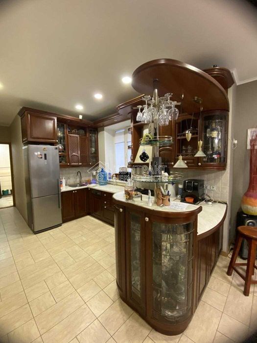 Продається 2 поверховий будинок з гаражем та ділянкою, ХТЗ