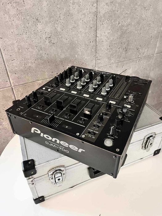Pioneer DJM-700 – mikser DJ