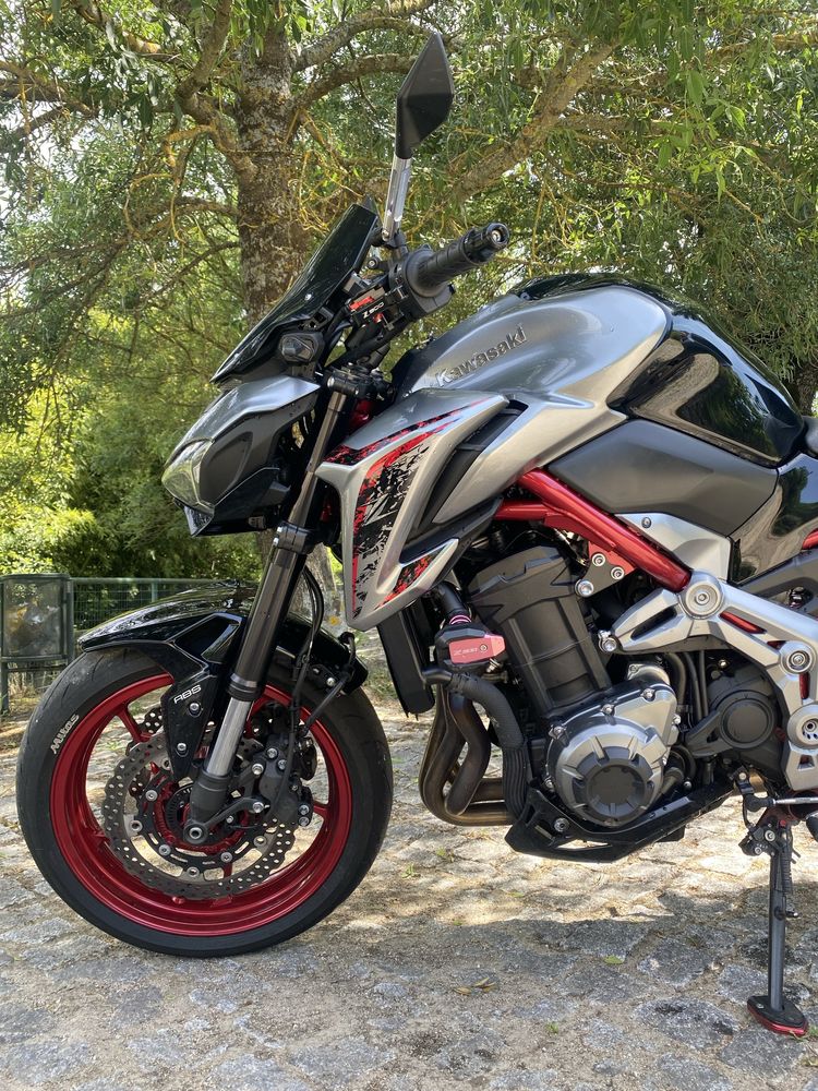 Kawasaki z900.