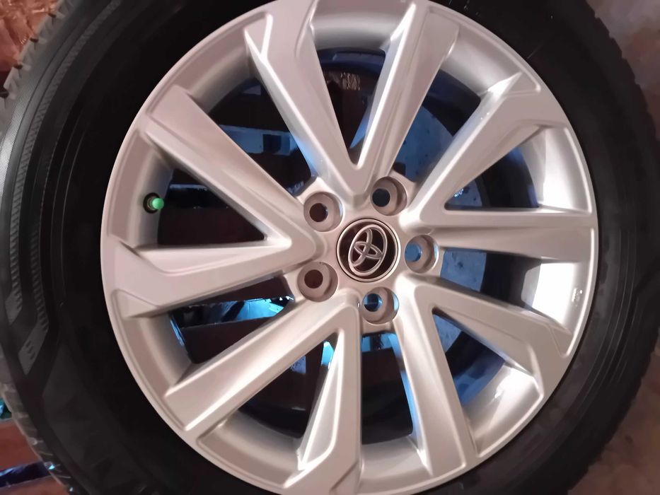 Kompletne Koła Toyota w Idealnym stanie .