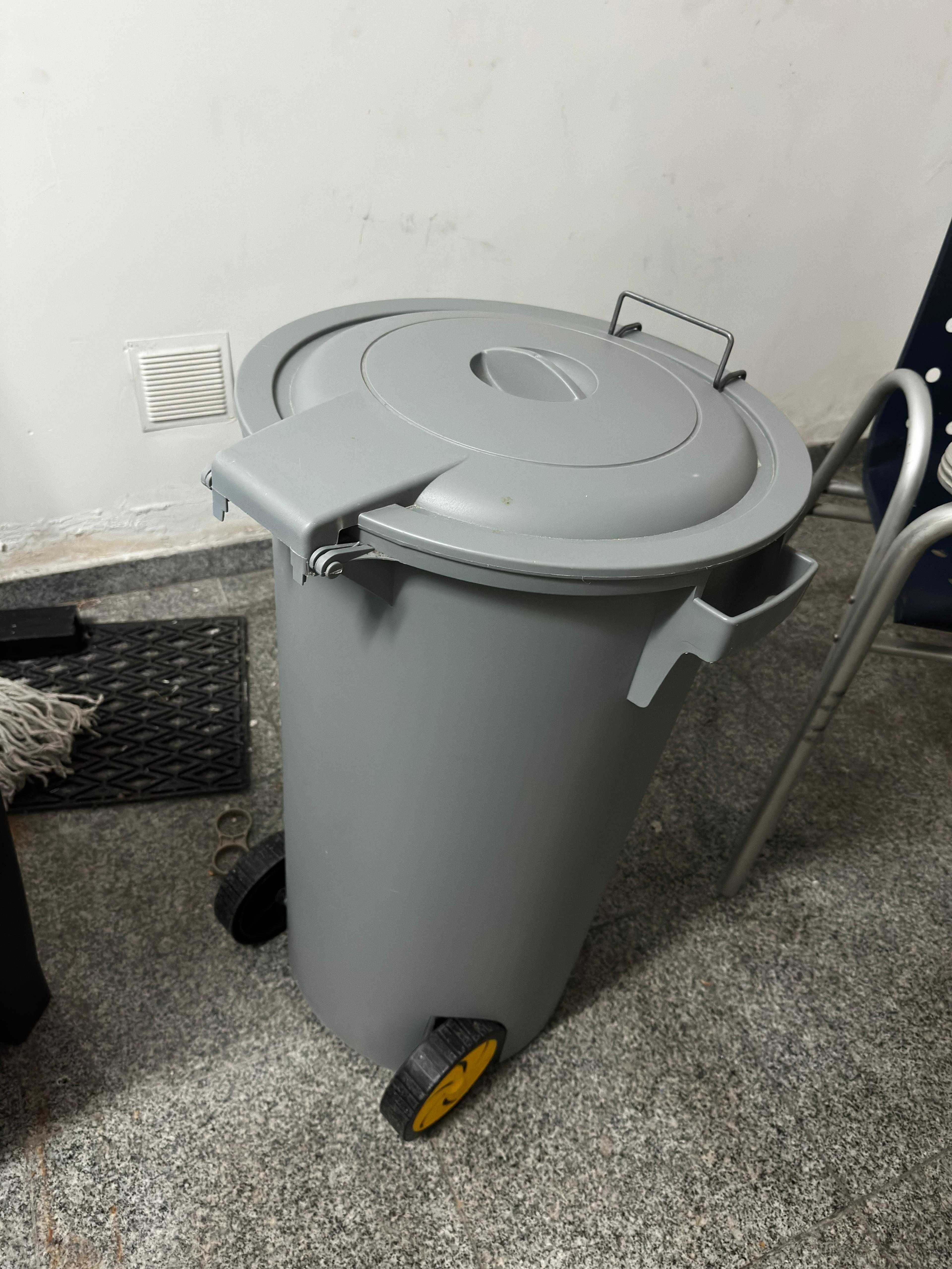 Caixote de Lixo 100lt Com Pedal e Rodas