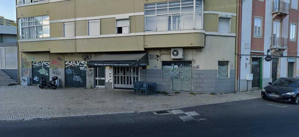 Garagem - Estrada das Laranjeiras