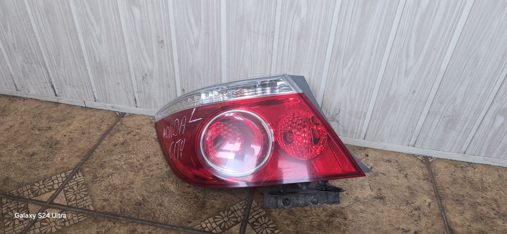 Lampa  tylna lewa Honda City 2008 rok zewnętrzna