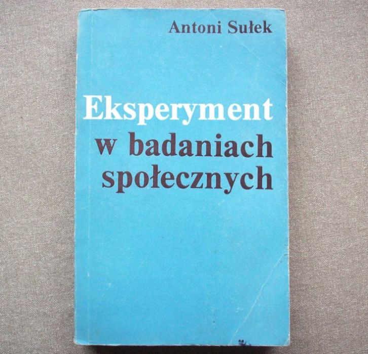 Eksperyment w badaniach społecznych, A. Sułek, 1979.