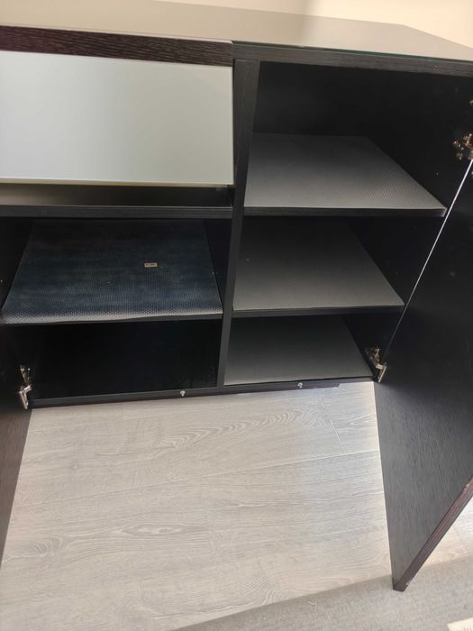 Conjunto de jantar (mesa, aparador e tapete)