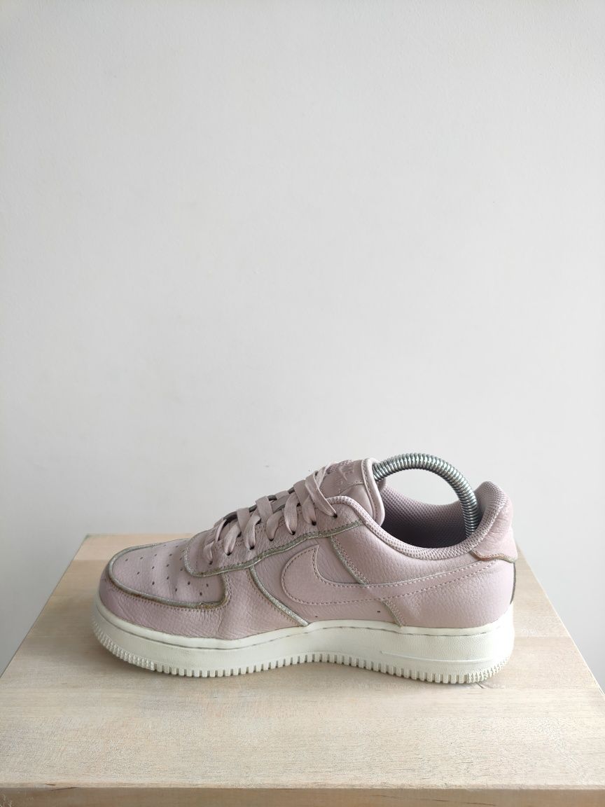 Sneakersy damskie różowe Nike Air Force 1 Low Particle Rose rozmiar 39