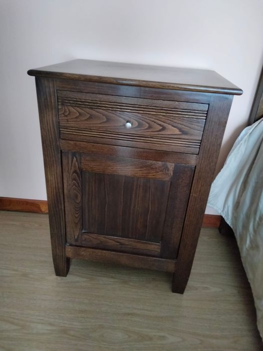 Conjunto cama e mesas cabeceira