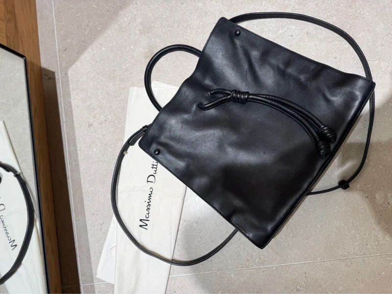 Czarna torebka Massimo Dutti