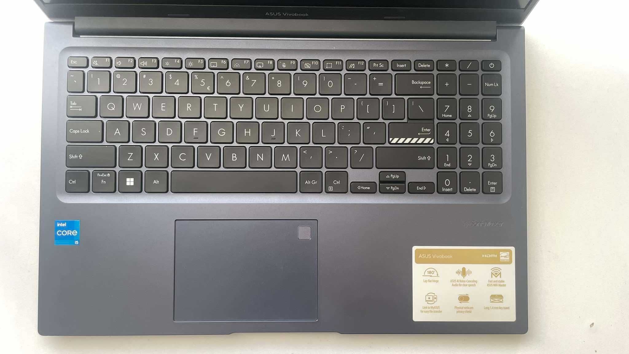 Laptop ASUS Vivobook 15,6" / IPS i5-1240P / 8GB RAM / 512GB SSD
