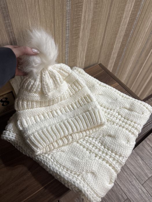 Комплект:шапка жіноча із зйомним бамбоном