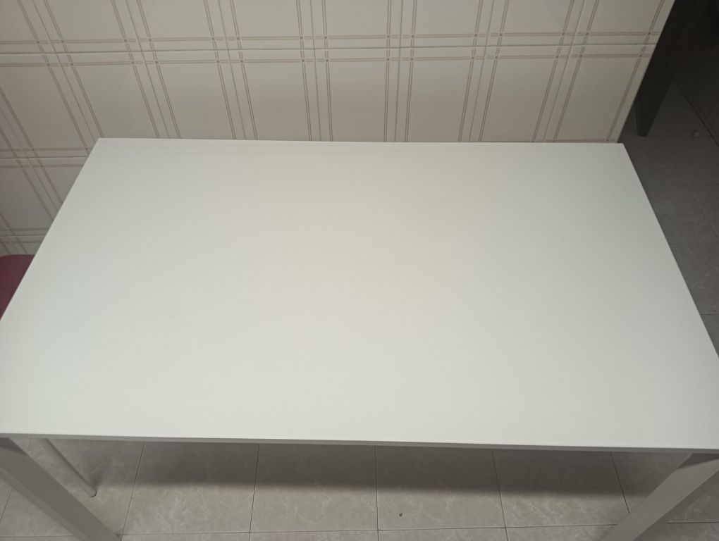 Mesa IKEA Vihals