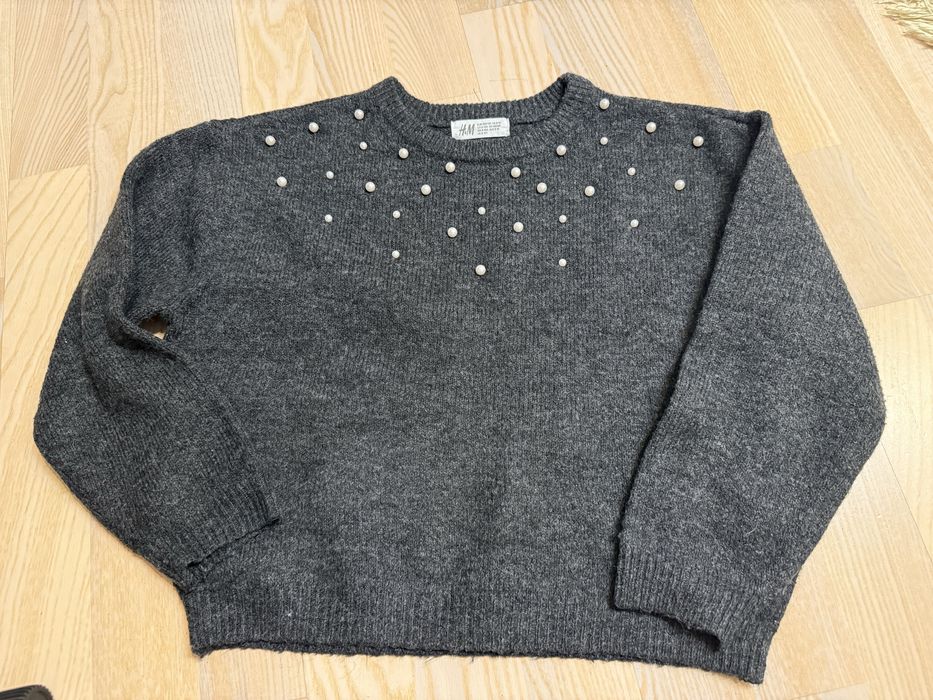 Ciepły sweter sweterek z ozdobnymi perełkami H&M rozm 134/140