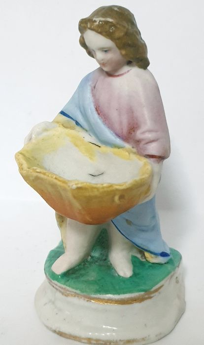 Lindas pequenas antigas figuras em porcelana alemã marcadas