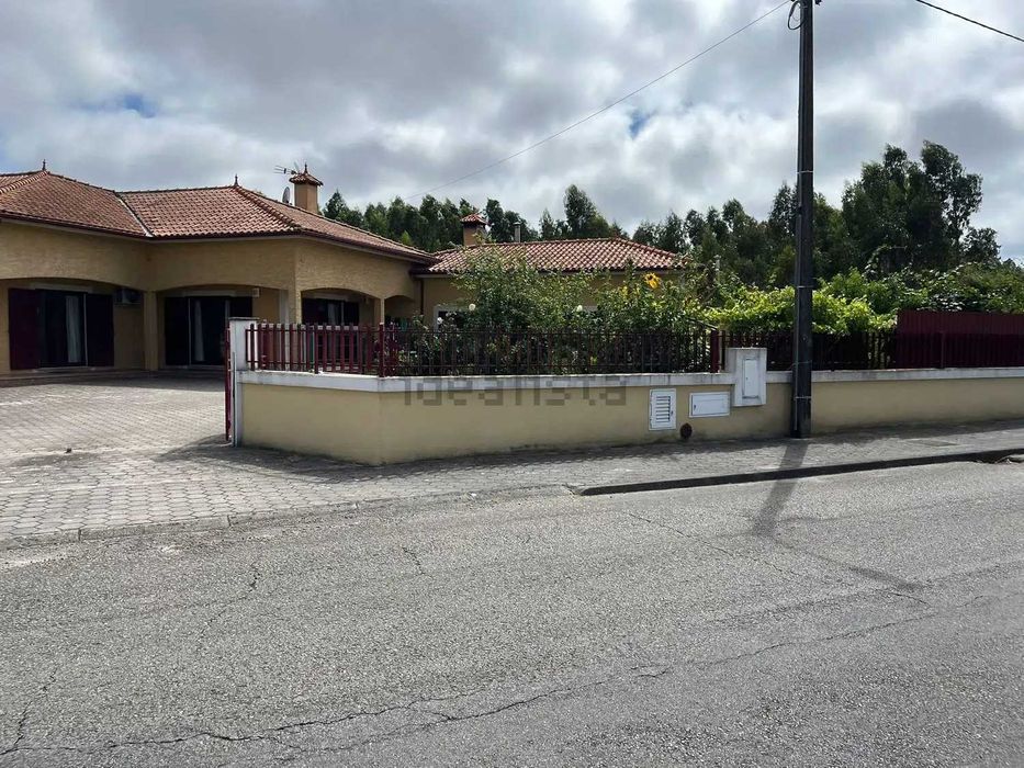 Magnifica Moradia T3 Isolada e Térrea com Piscina