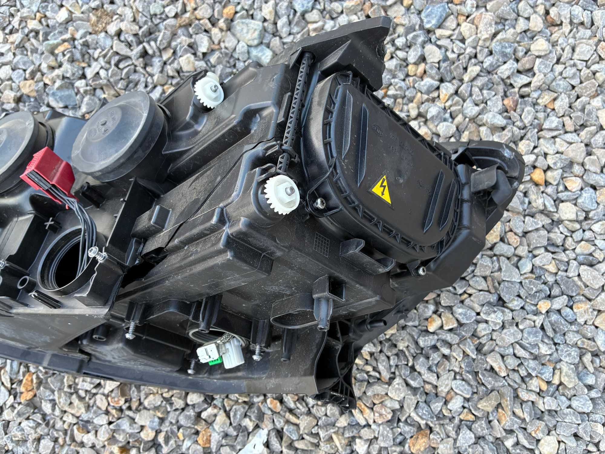 Lampa prawy przód Audi A6 C7 xenon nieskrętny uszkodzona 4G0_941_006E