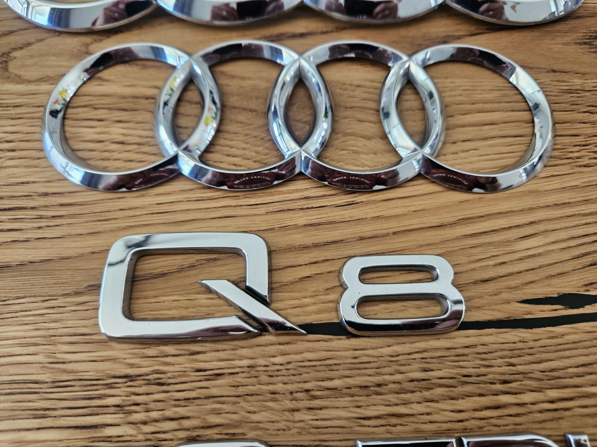 Komplet Oryginalnych Logo Emblemat Audi Q8 Sline OEM