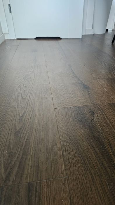 Usługi układania paneli podłogowych