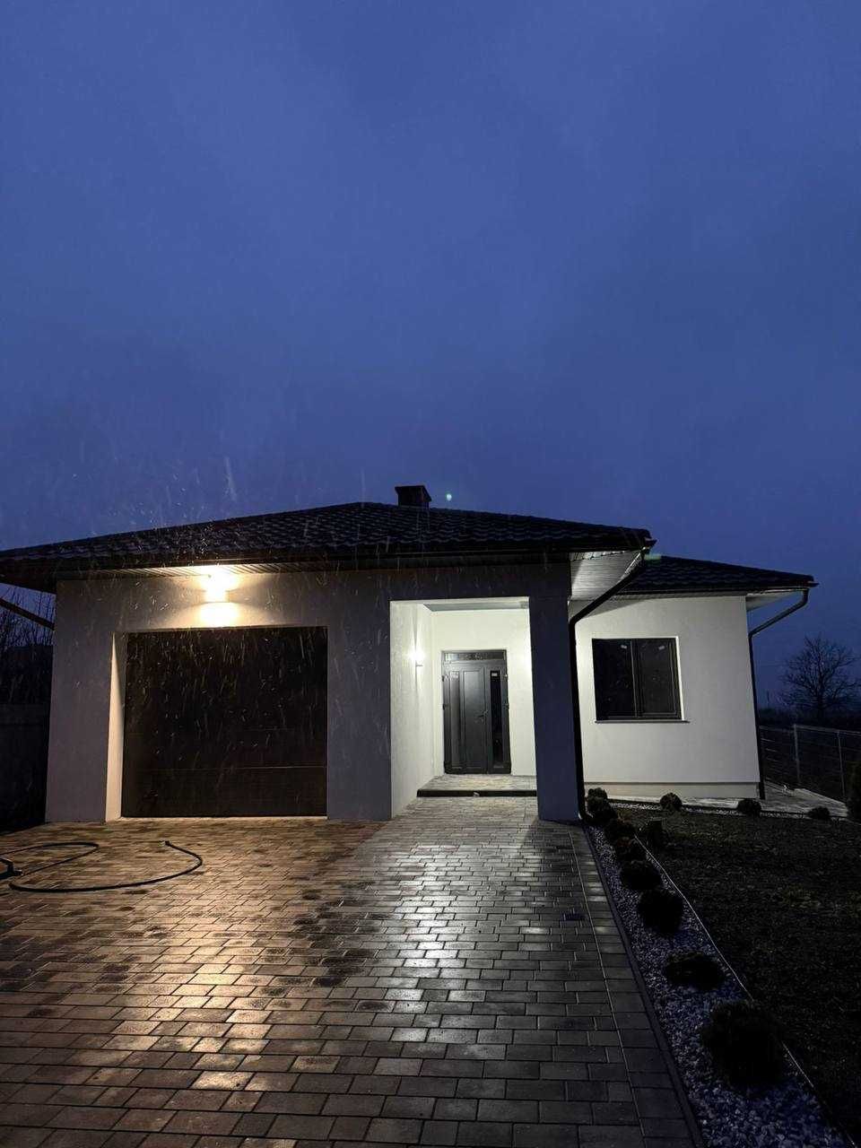 Продаж! Сучасний будинок 1км від м. Чернівці