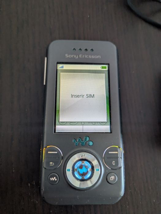 Telemóvel antigo Sony Ericsson W580i operacional