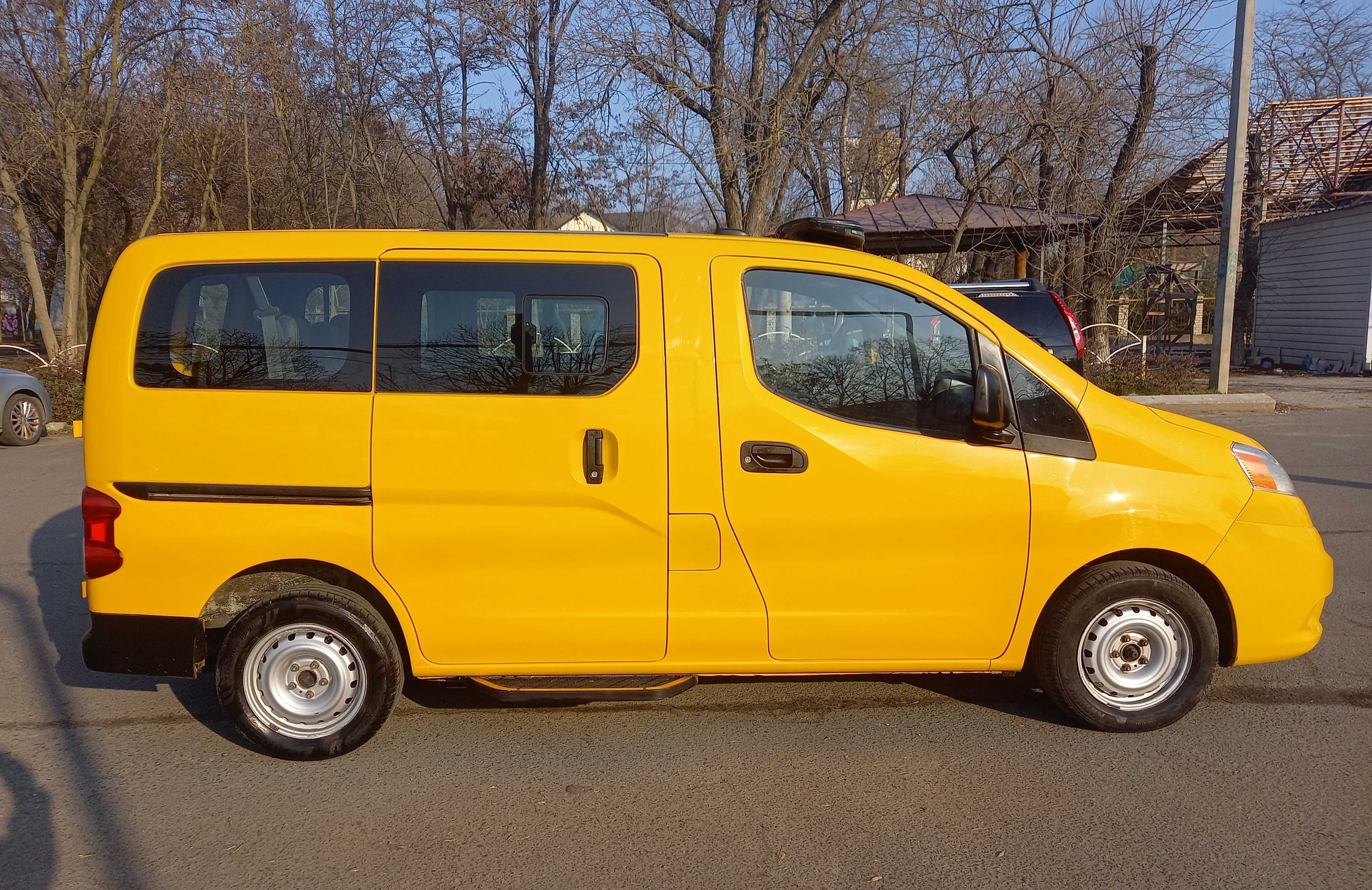 Микроавтобус пассажирский Nissan NV200 TAXI