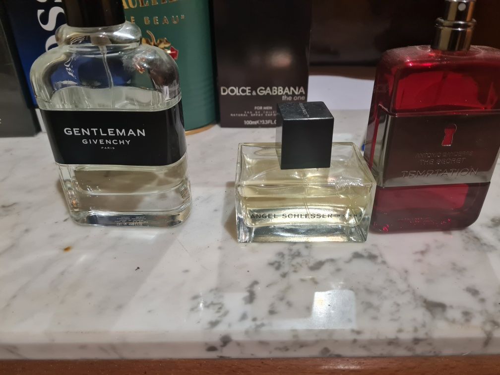 Givenchy Gentleman,  banderas, schlesser