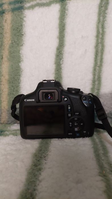 Aparat CANON EOS 2000D wraz z obiektywem 18-55mm