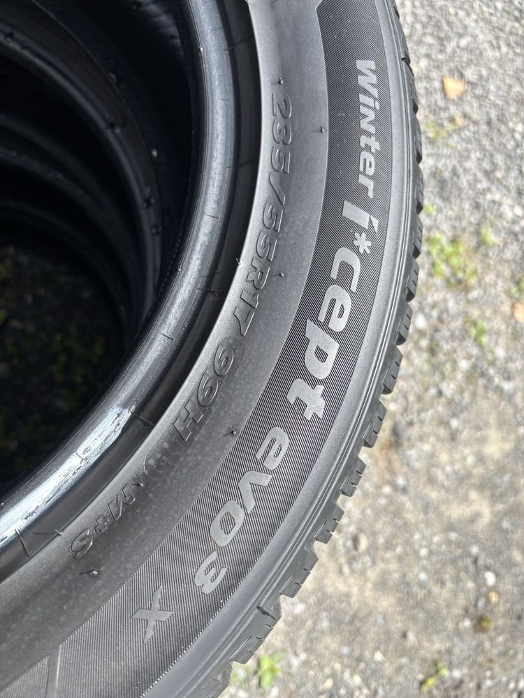 Komplet opon zimowych 235/55 R17 Hankook