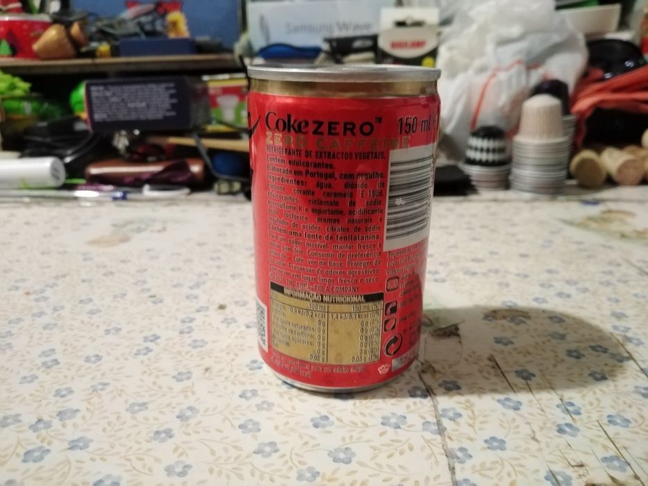 Vendo lata da coca cola bom estado